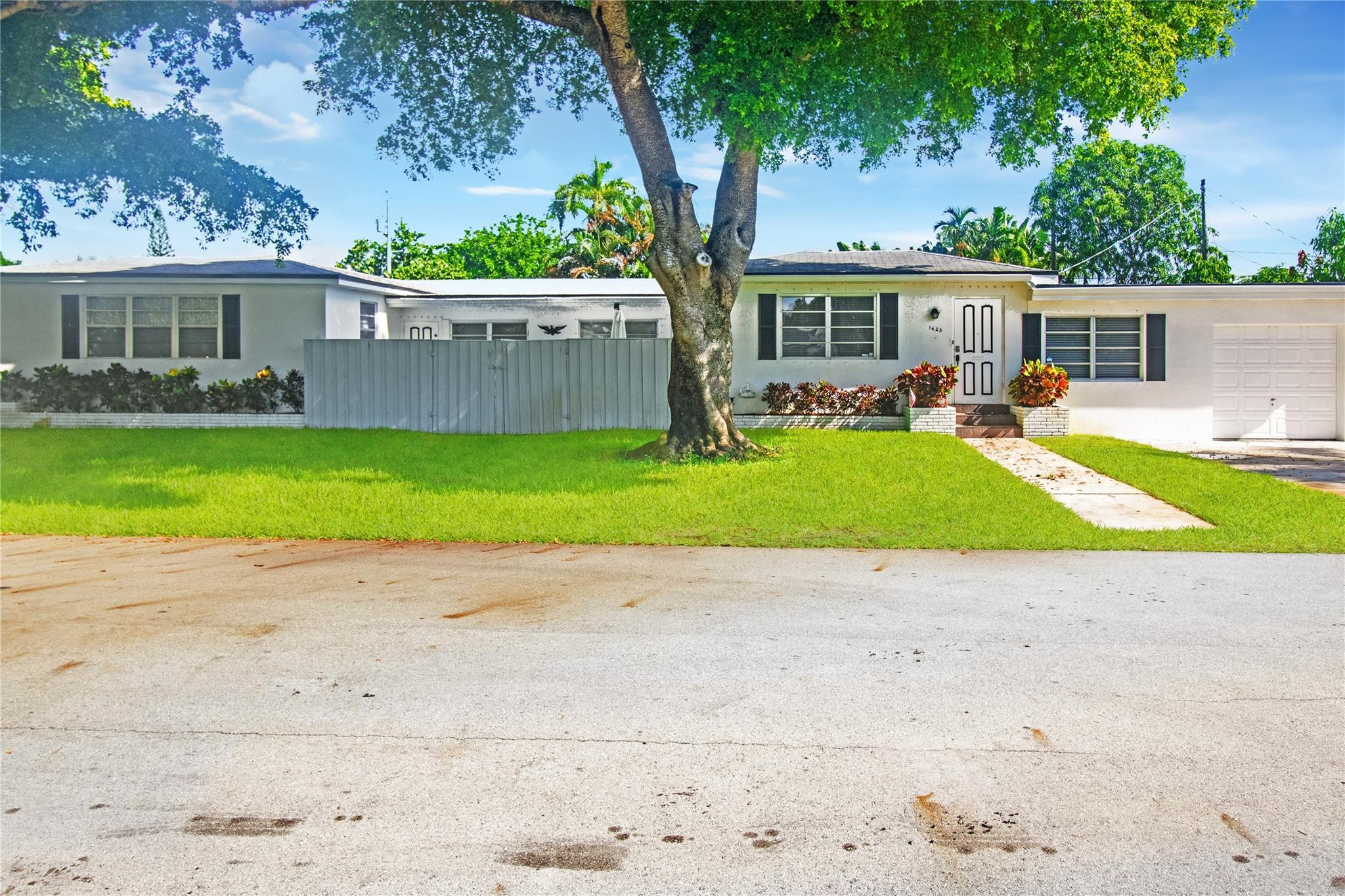 1625 Cleveland Hollywood, FL 33020