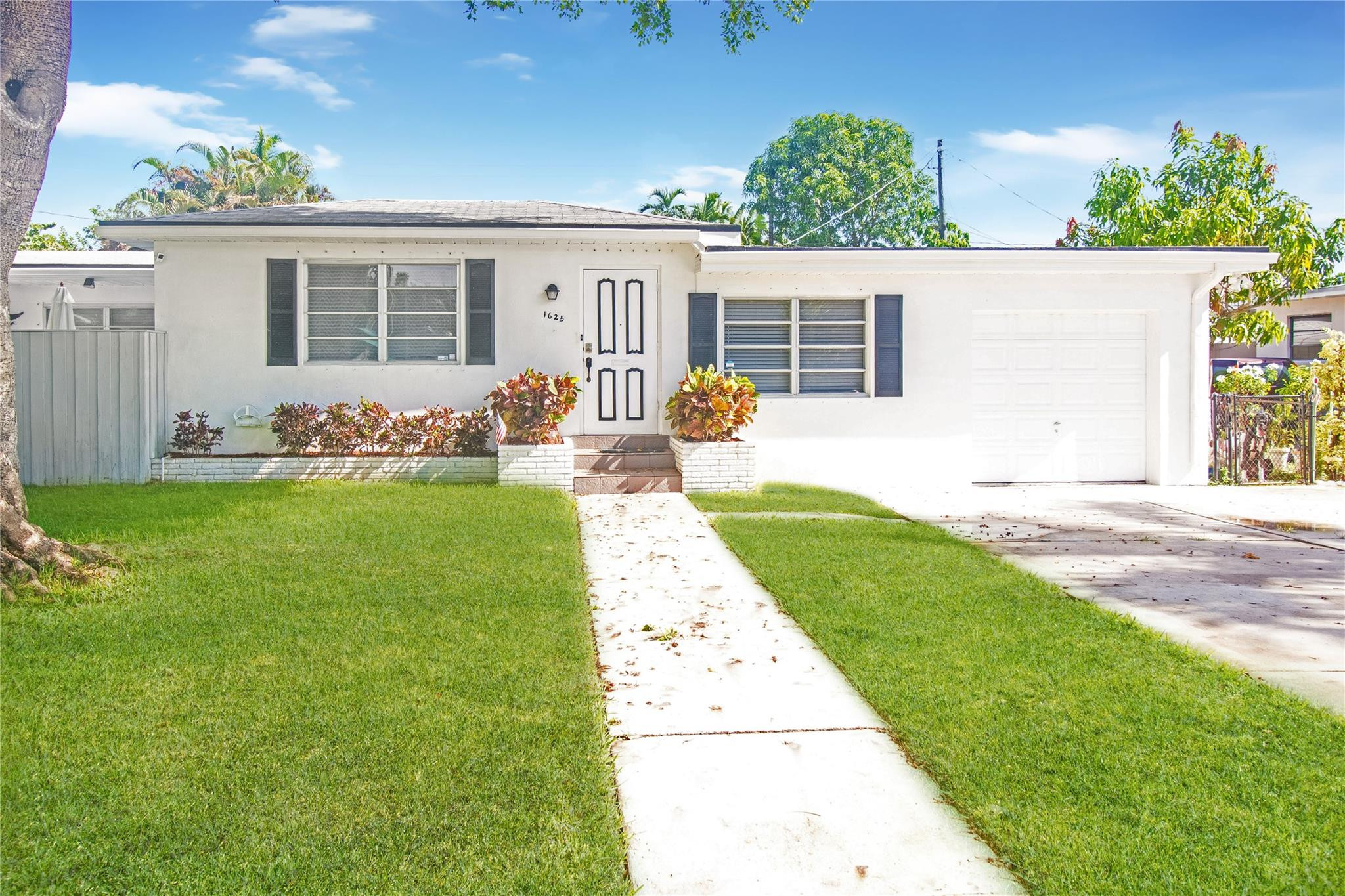 1625 Cleveland Hollywood, FL 33020