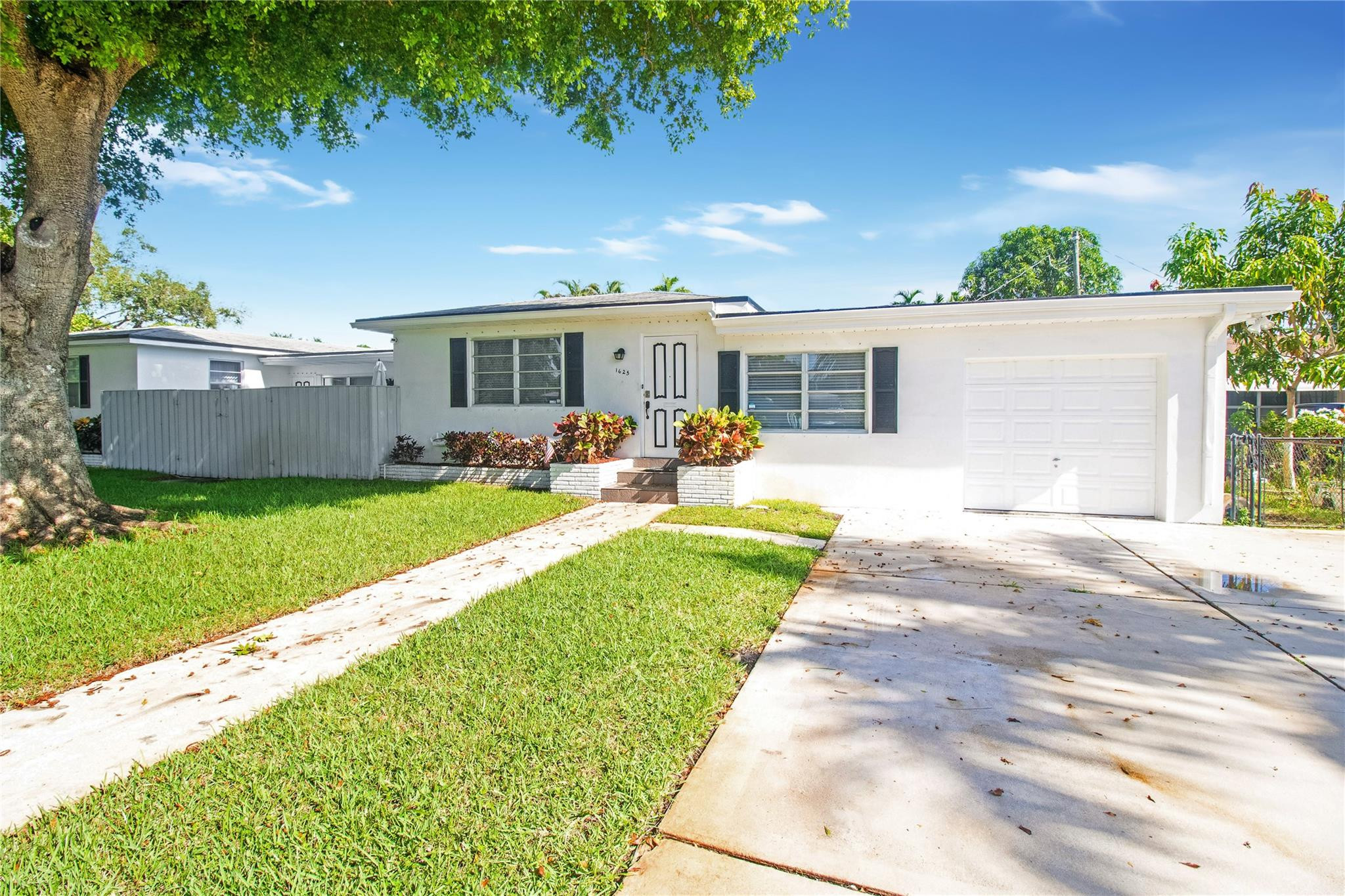 1625 Cleveland Hollywood, FL 33020