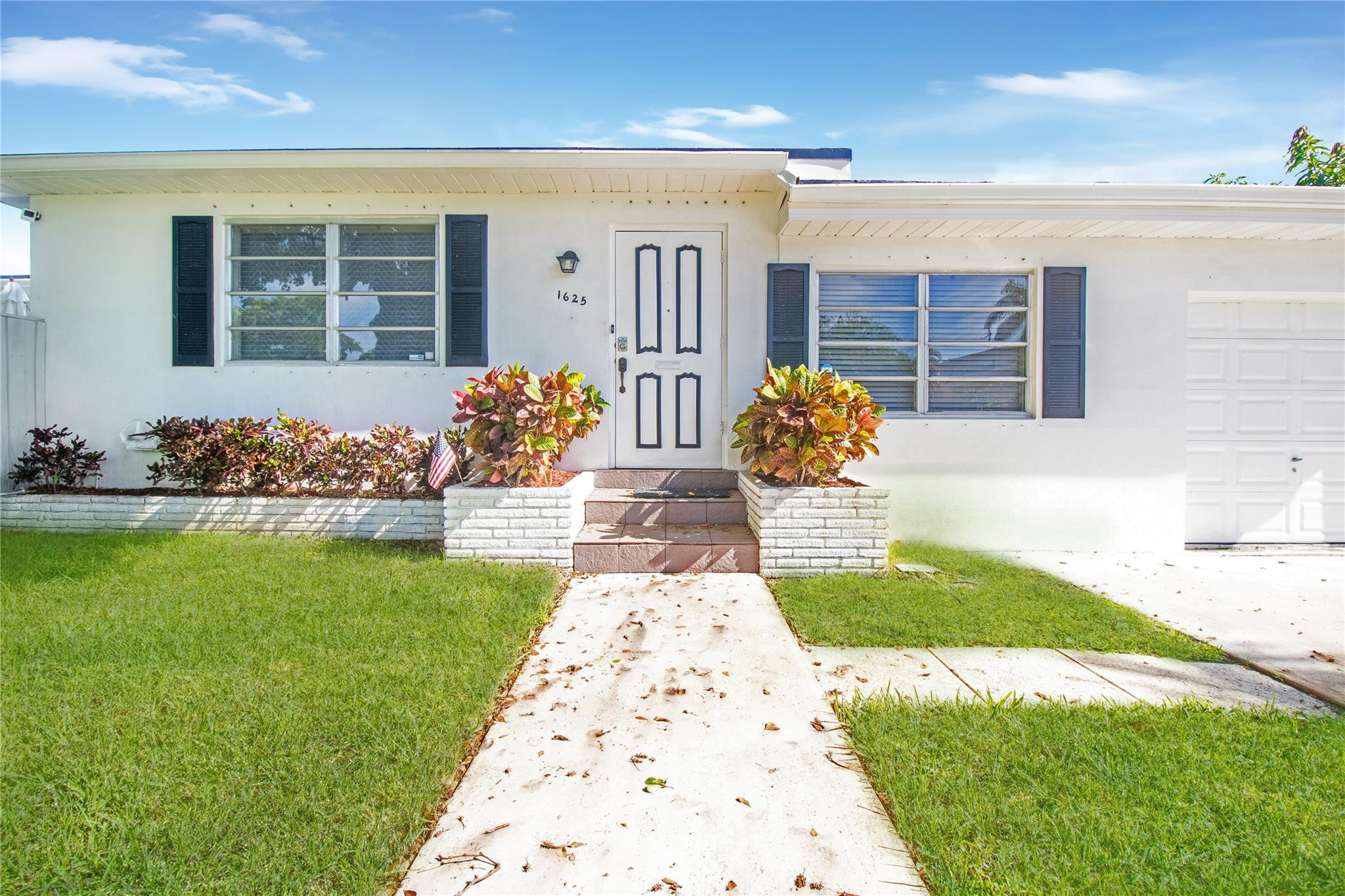 1625 Cleveland Hollywood, FL 33020