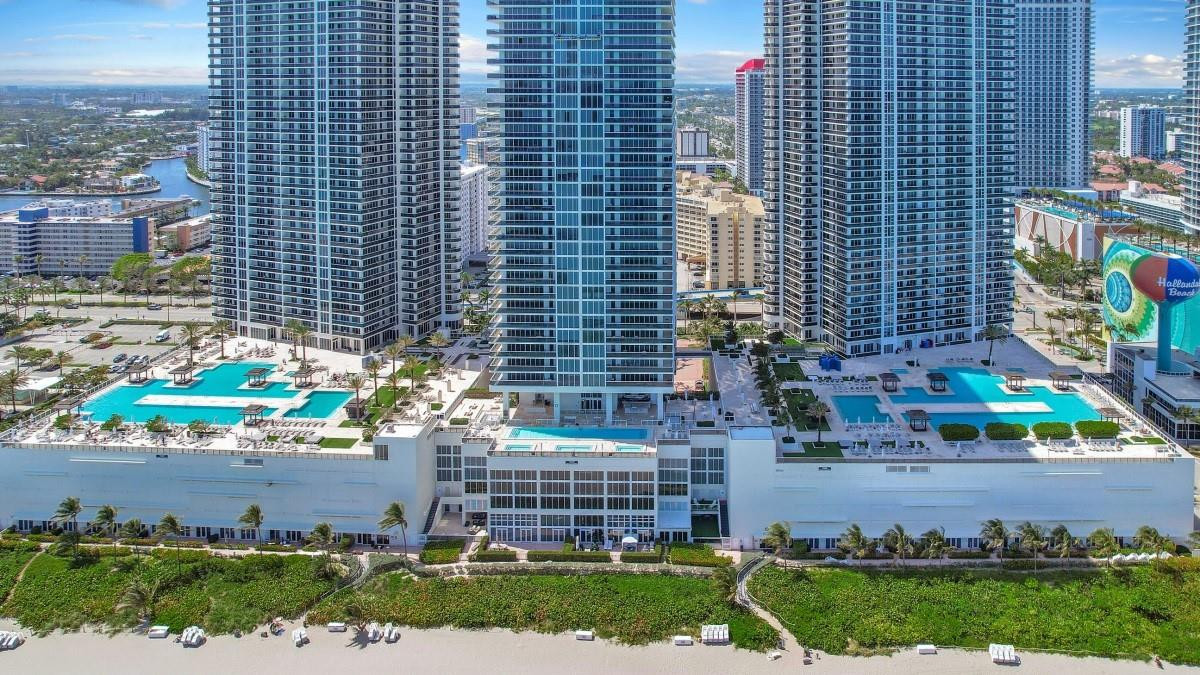 image Beach Club 213