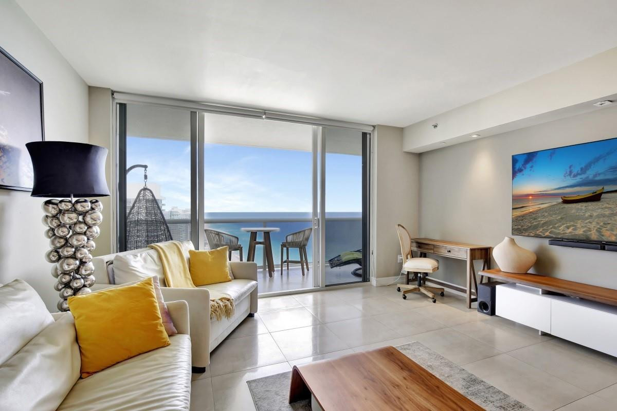 image Beach Club 215