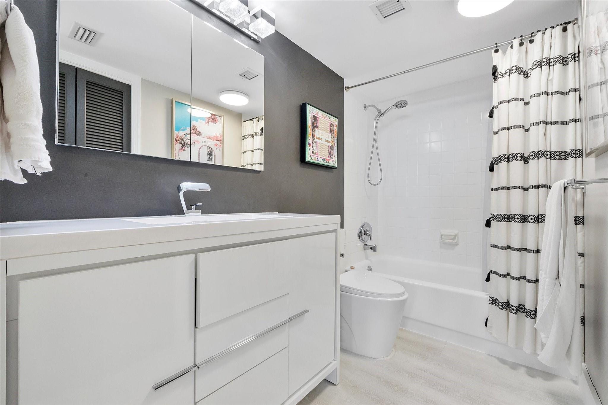 3031 N Ocean #606 Fort Lauderdale, FL 33308