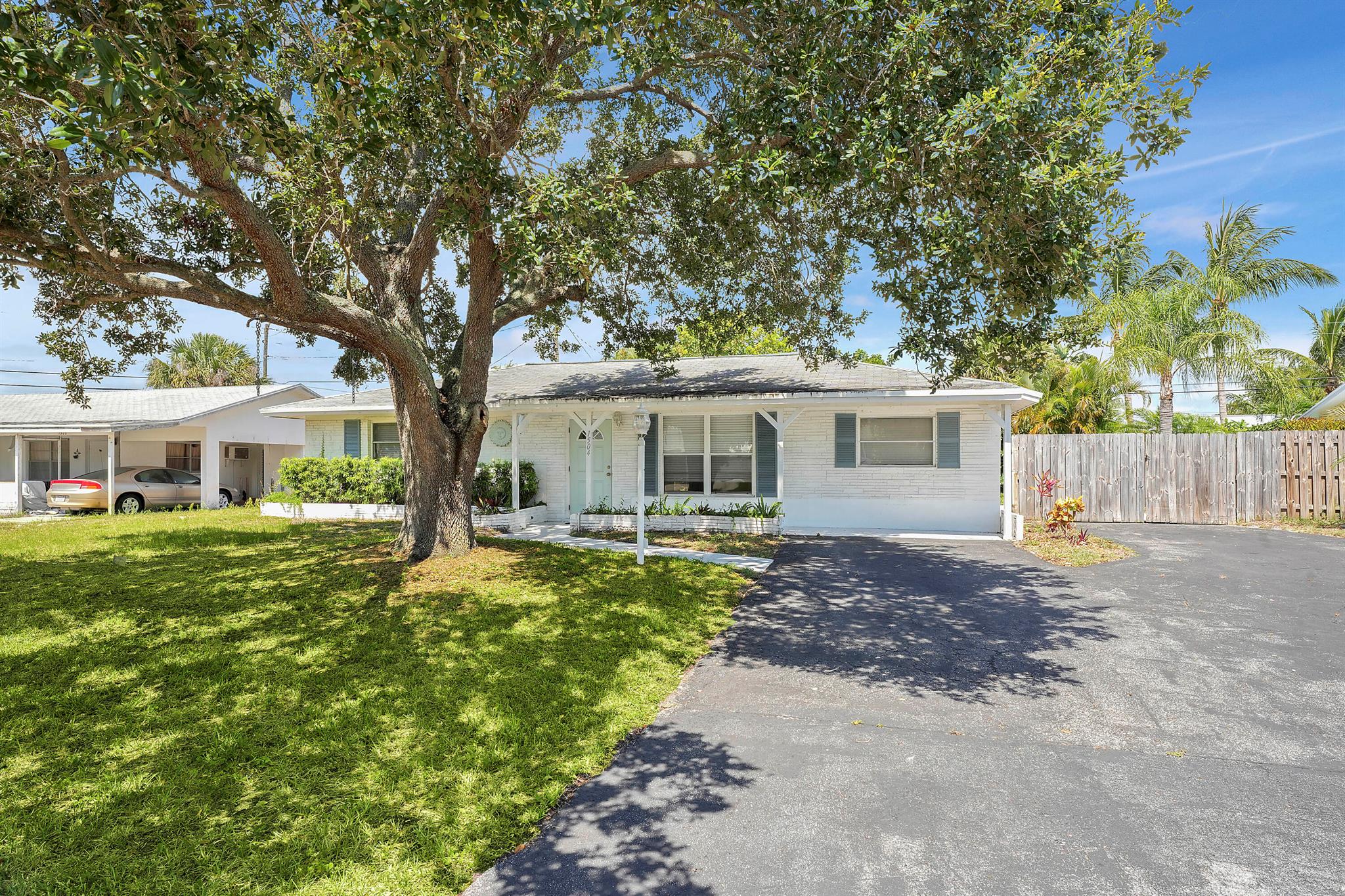 1504 Treemont Ave