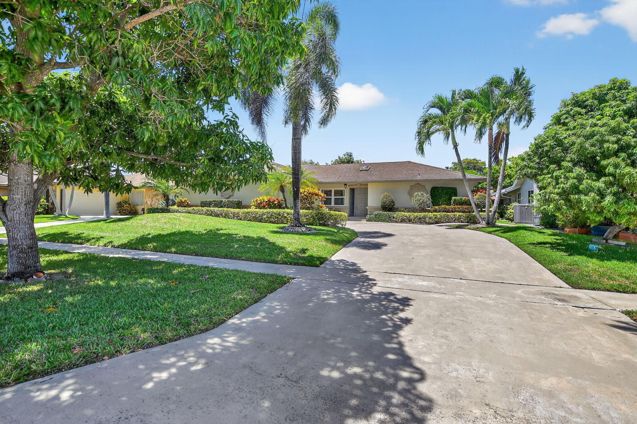 6385 Hollandaire Dr