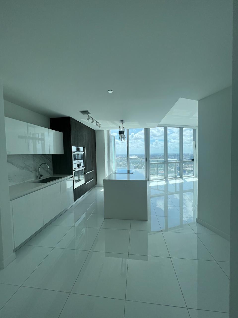 image Paramount Miami Worldcent4