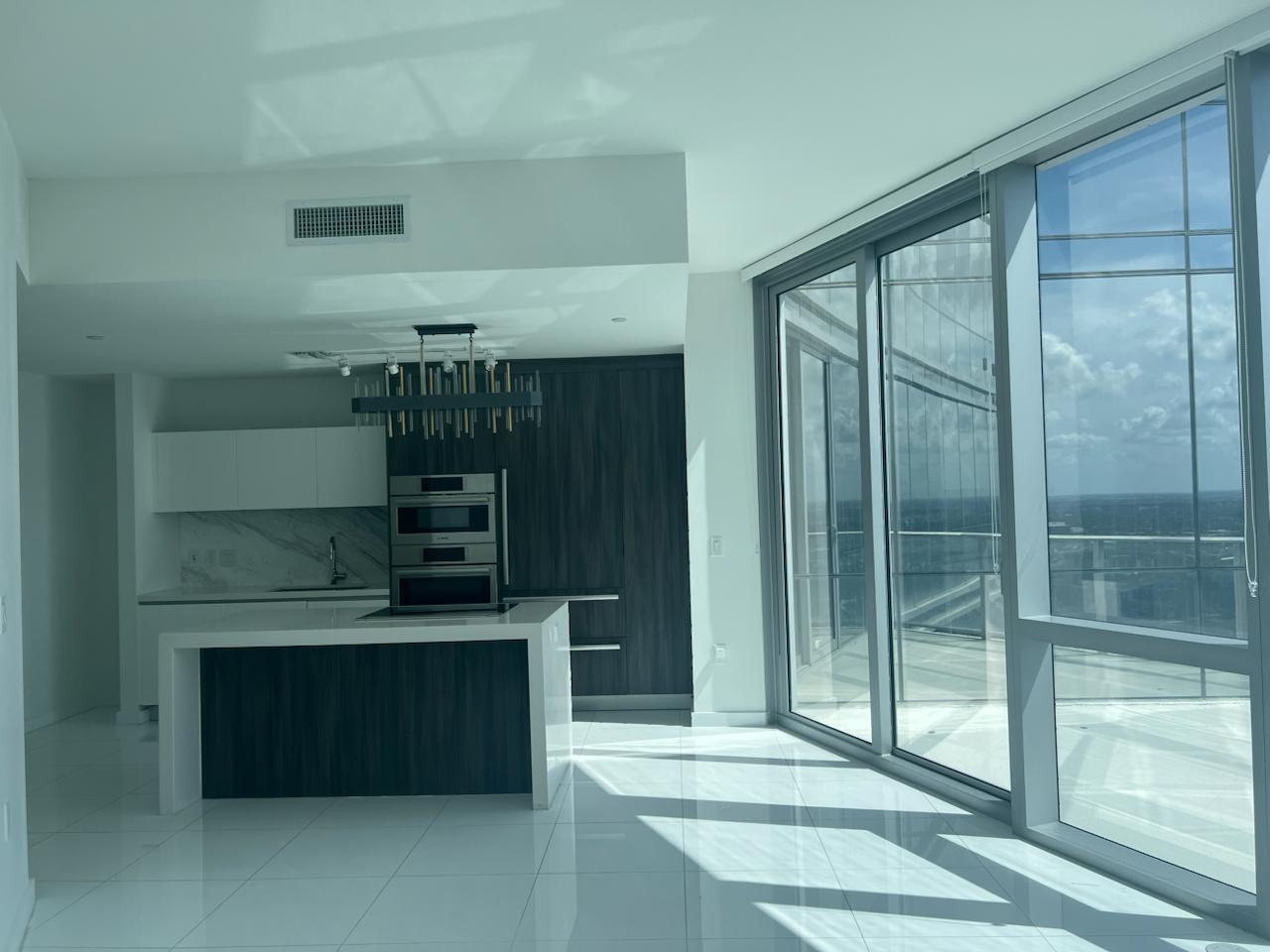 image Paramount Miami Worldcent7