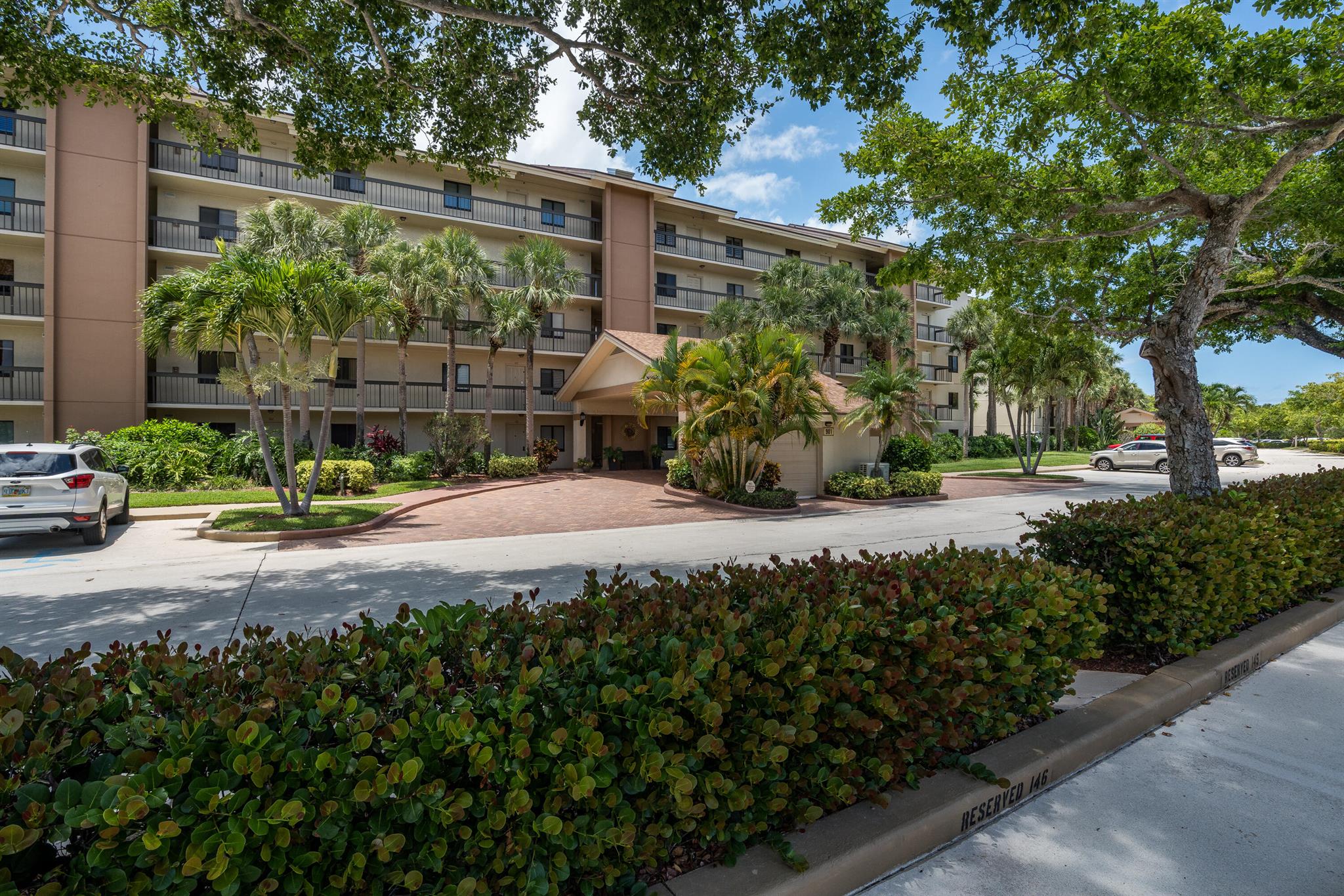 901 Seafarer Cir #306 Jupiter, FL 33477