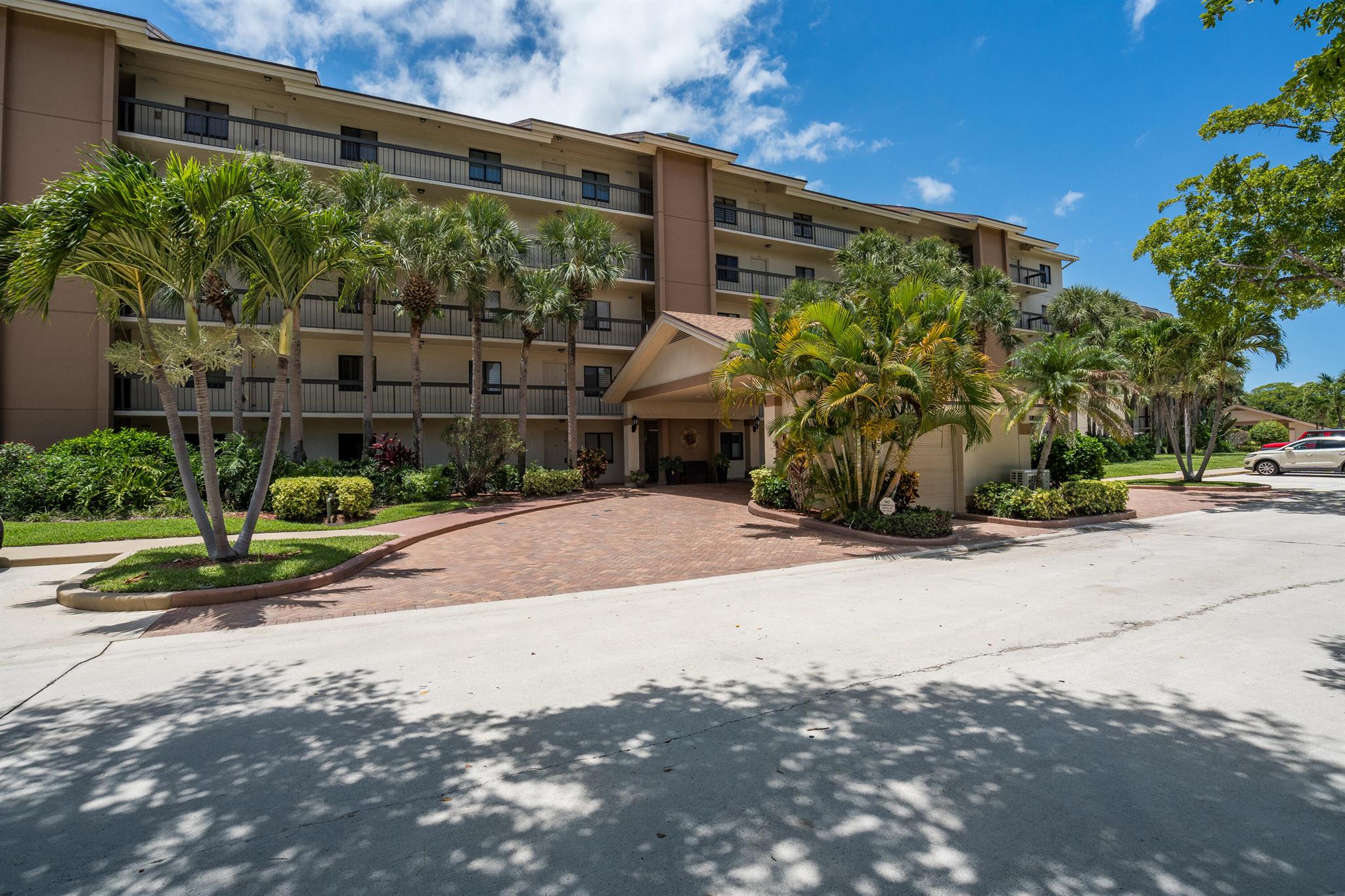 901 Seafarer Cir #306 Jupiter, FL 33477