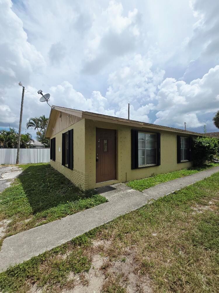1710 E Breezy Ln #1710