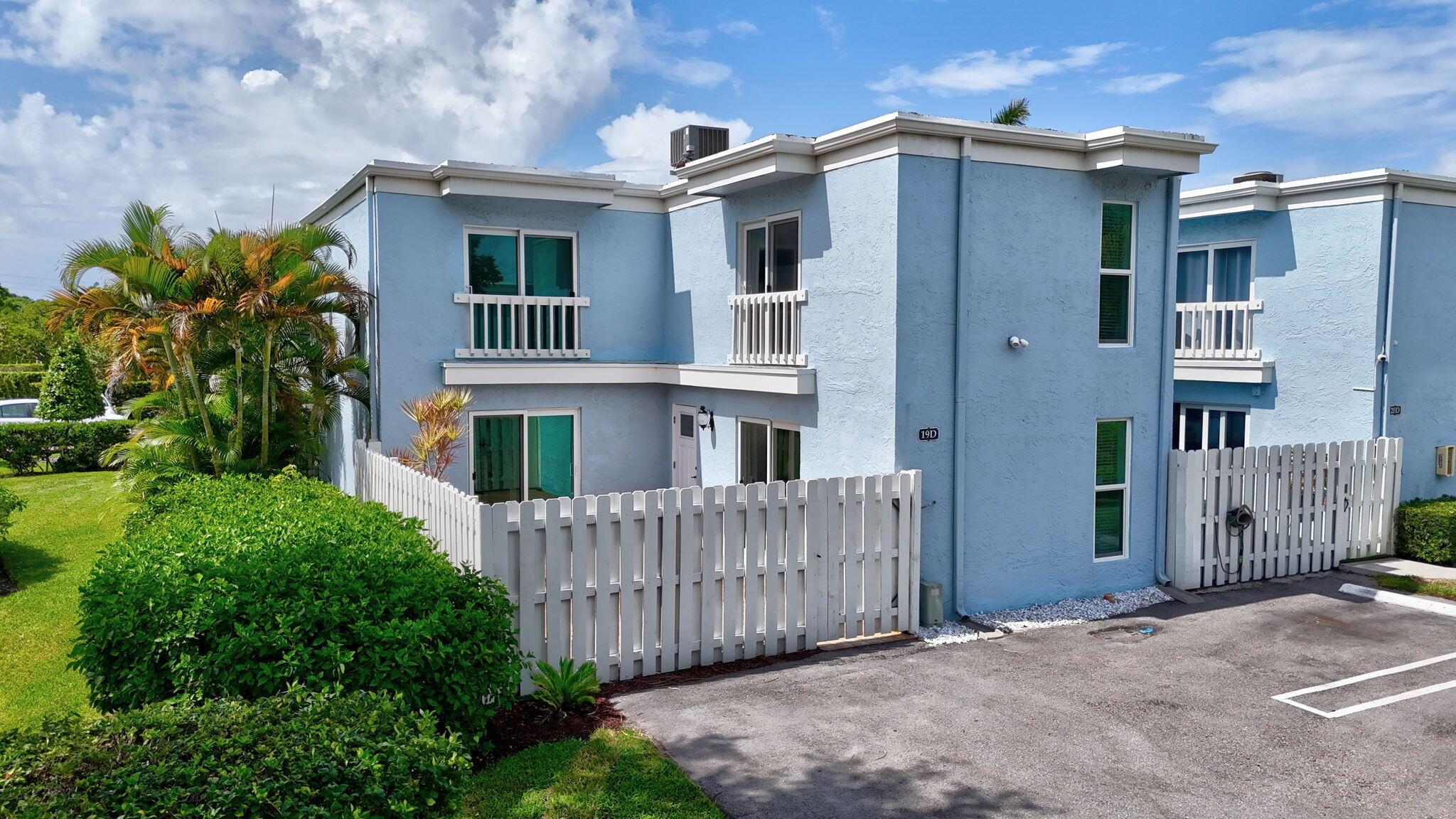 1010 NE 8th Ave #19d