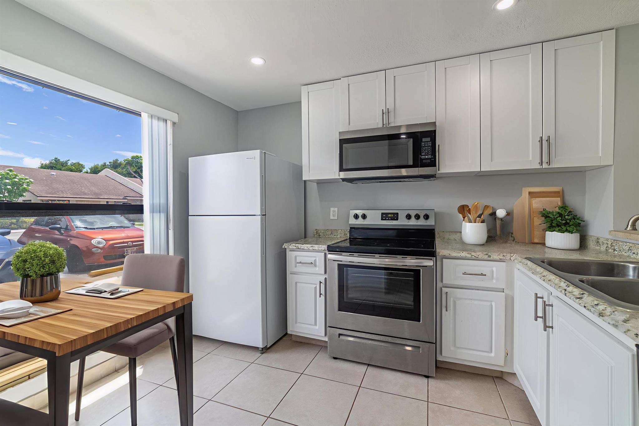 2720 S Oakland Frst Dr #910