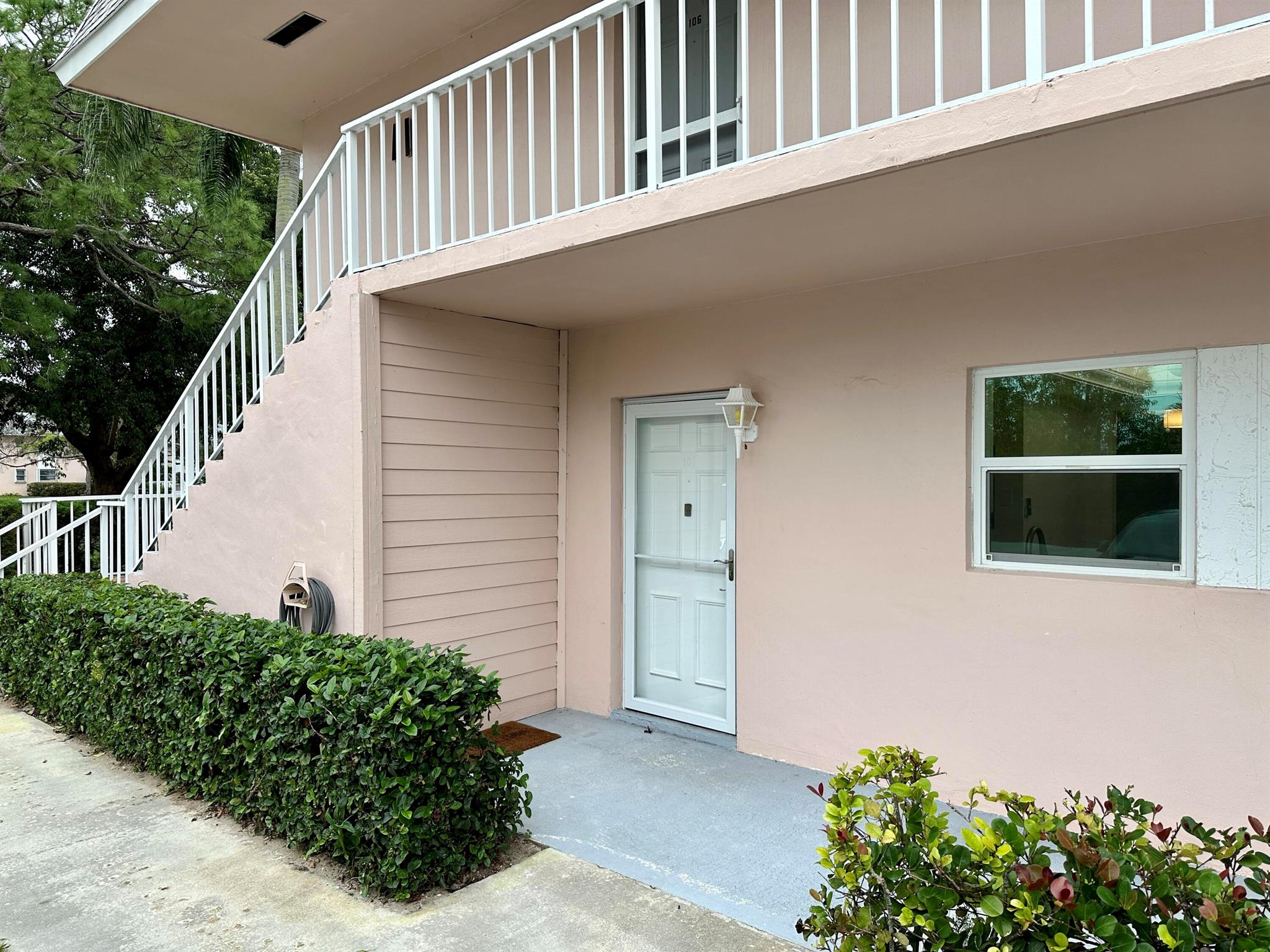 18081 SE Country Clb Dr #101