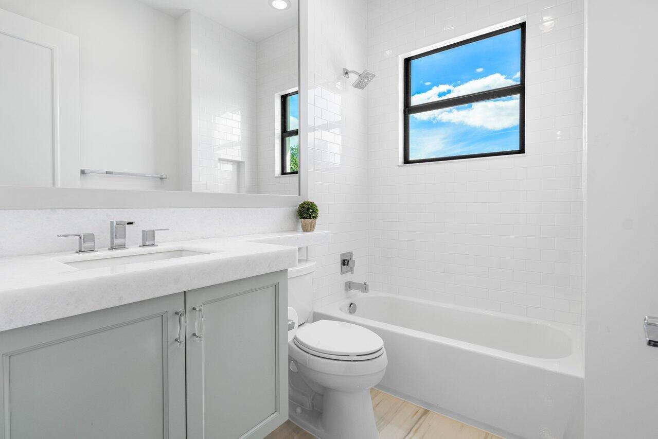 9276 Biaggio Rd Boca Raton, FL 33496