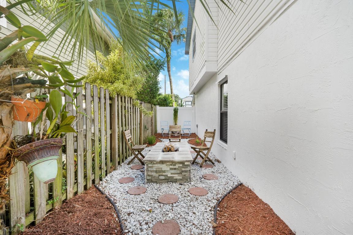 2533 Bessie St Delray Beach, FL 33446