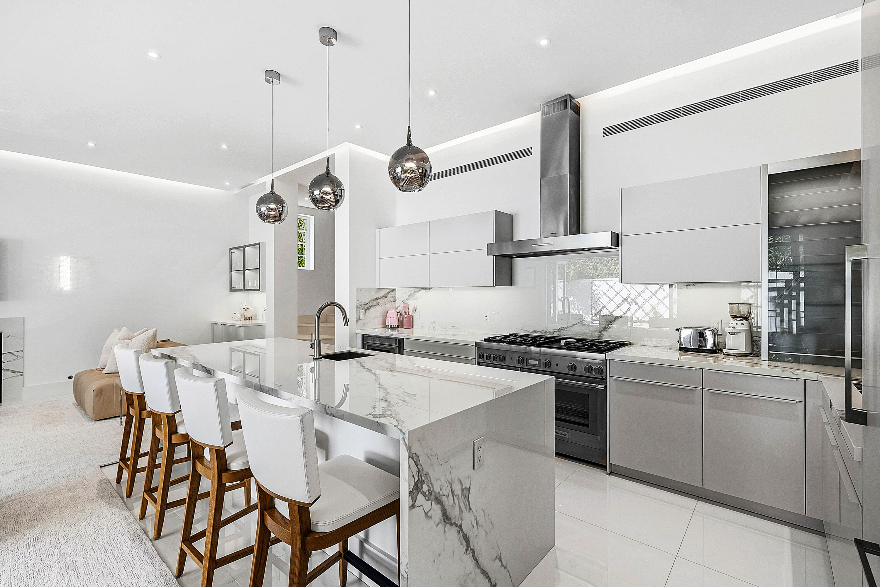 157 Peruvian Palm Beach, FL 33480