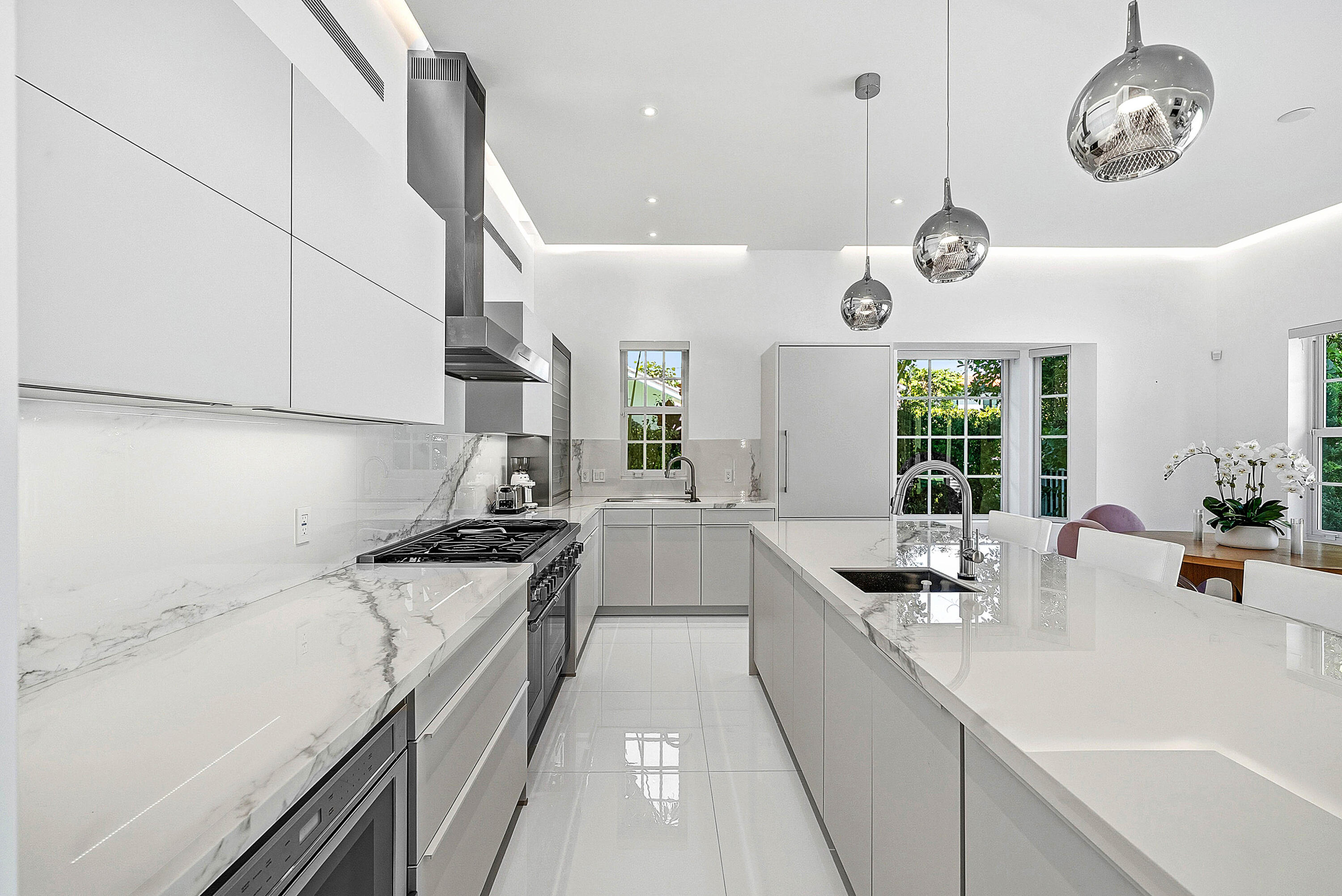 157 Peruvian Palm Beach, FL 33480