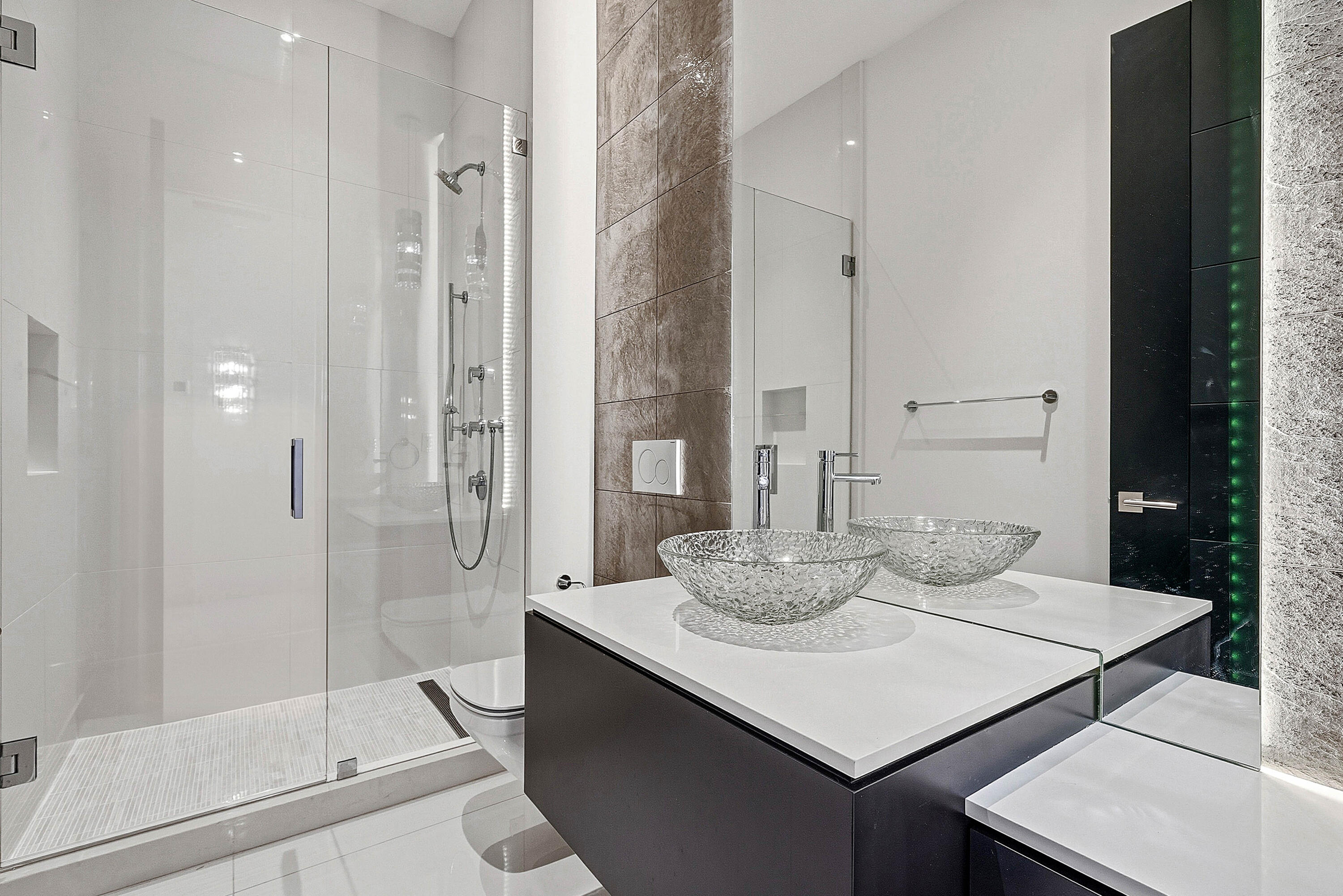 157 Peruvian Palm Beach, FL 33480