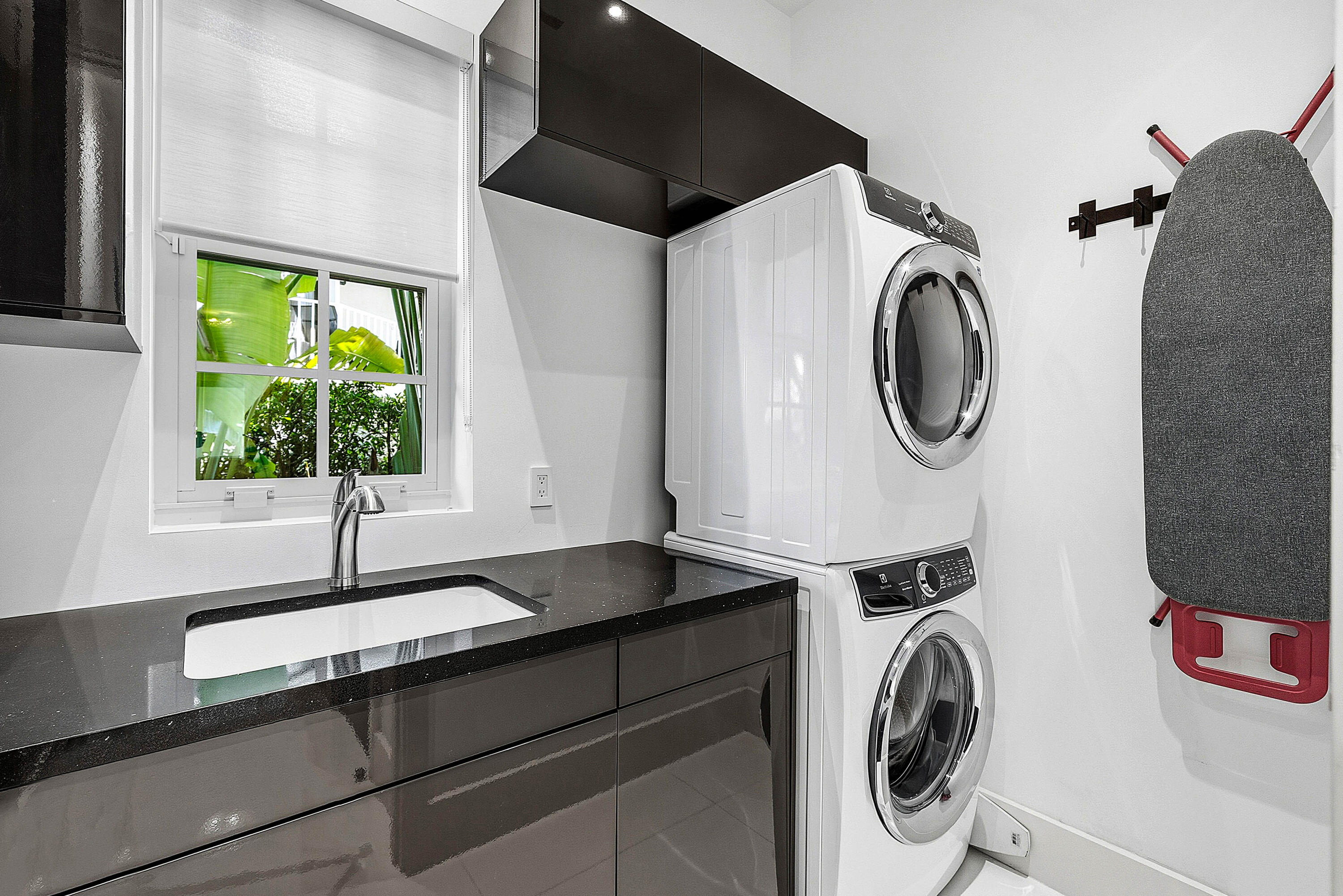 157 Peruvian Palm Beach, FL 33480