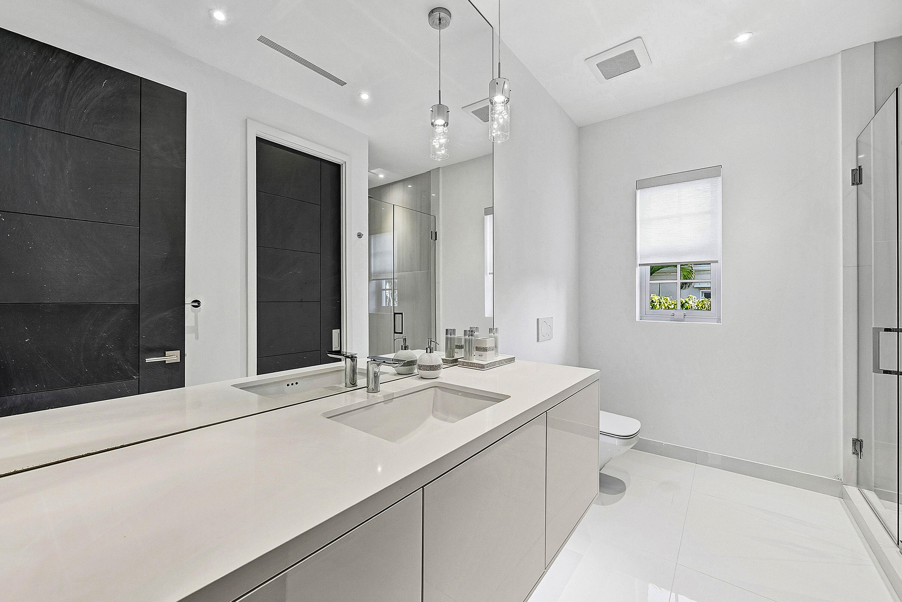 157 Peruvian Palm Beach, FL 33480