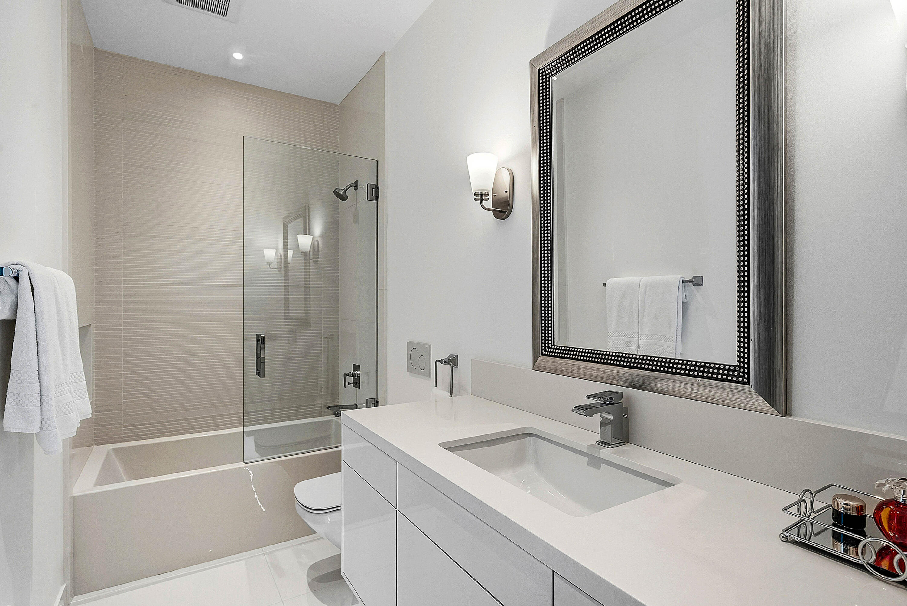 157 Peruvian Palm Beach, FL 33480