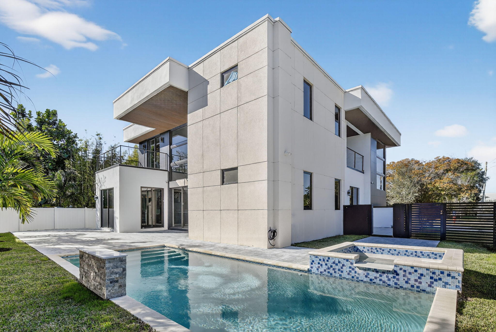 750 NE 16th Fort Lauderdale, FL 33304