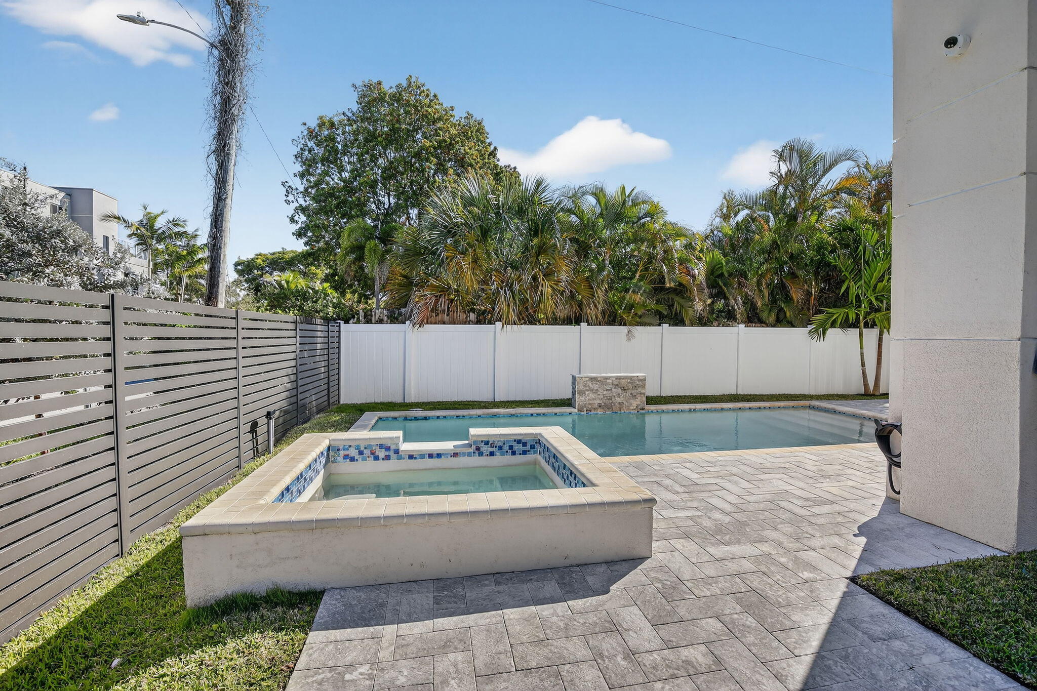 750 NE 16th Fort Lauderdale, FL 33304