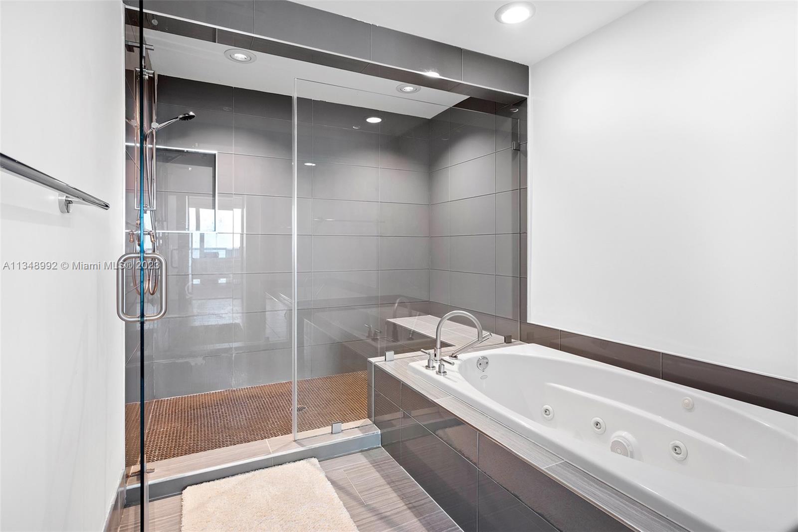 3801 SE Collins Ave #1703,Miami Beach, FL 33140