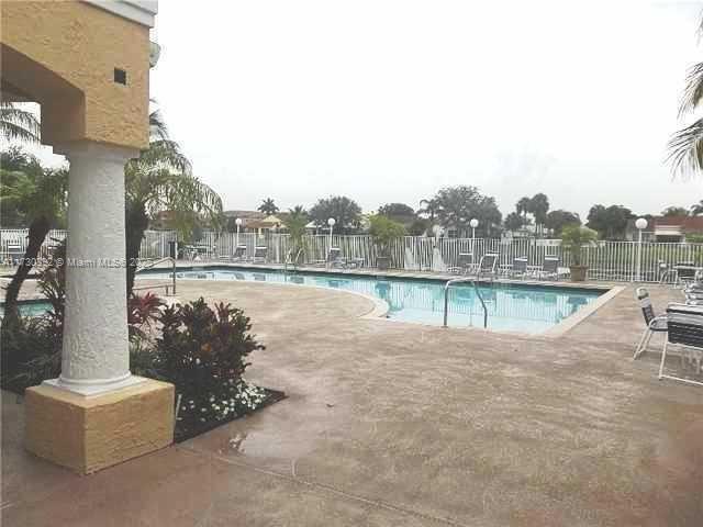 2371 NW 33rd St #702 Oakland Park, FL 33309