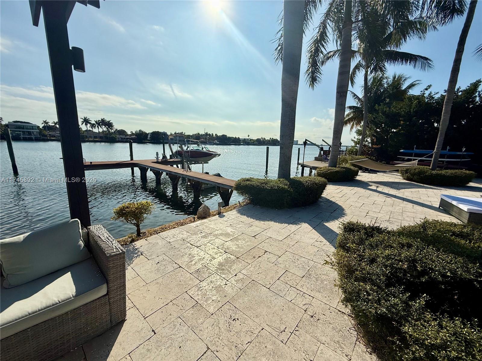 1670 Daytonia Rd Miami Beach, FL 33141