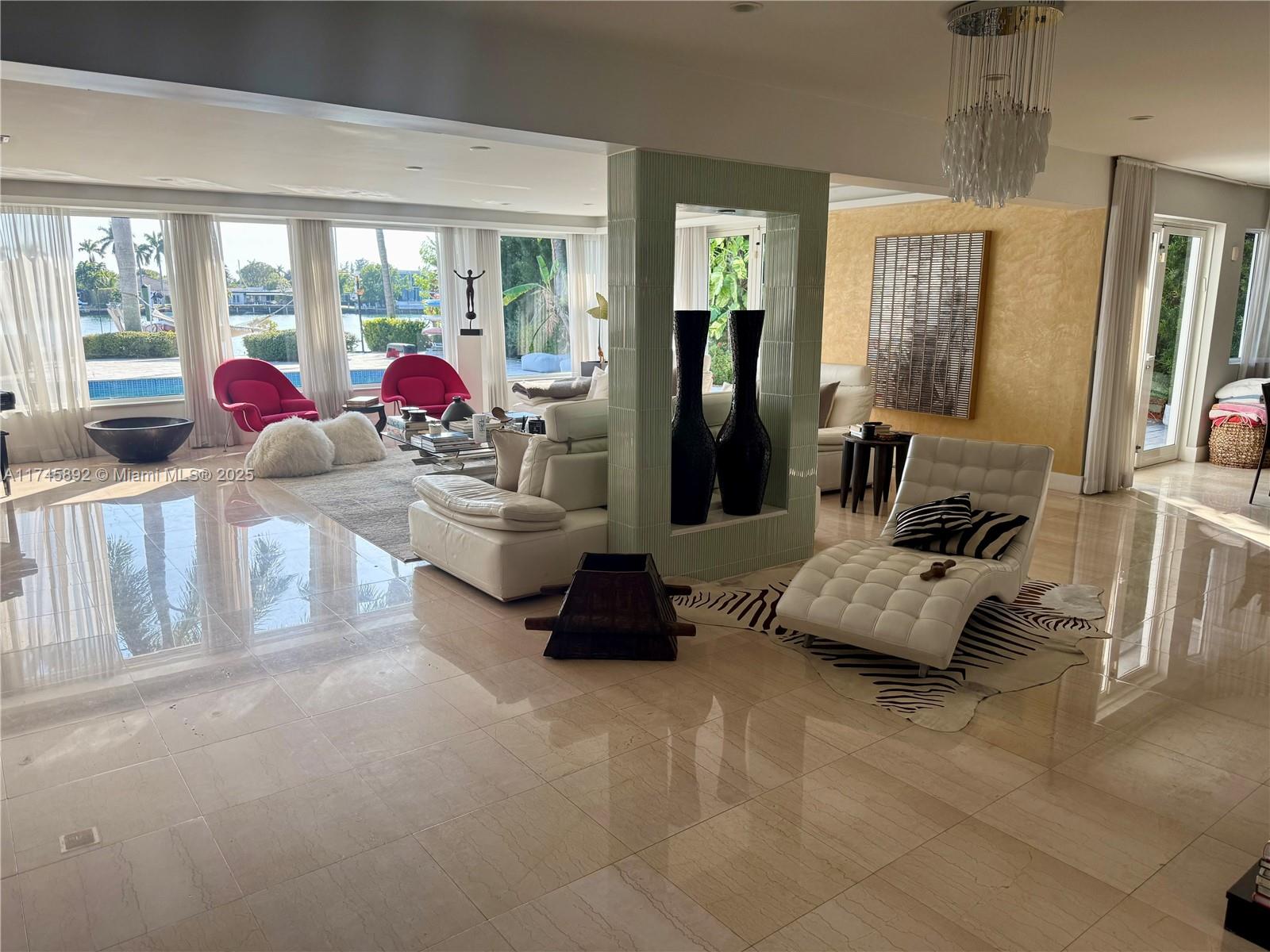 1670 Daytonia Rd Miami Beach, FL 33141