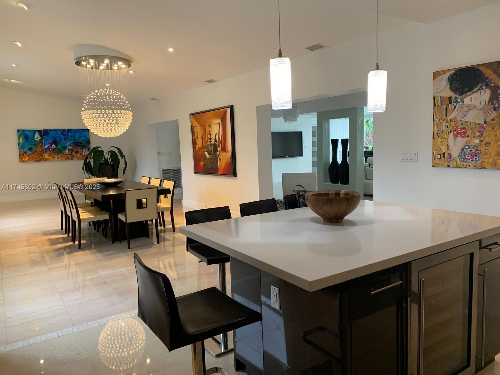 1670 Daytonia Rd Miami Beach, FL 33141