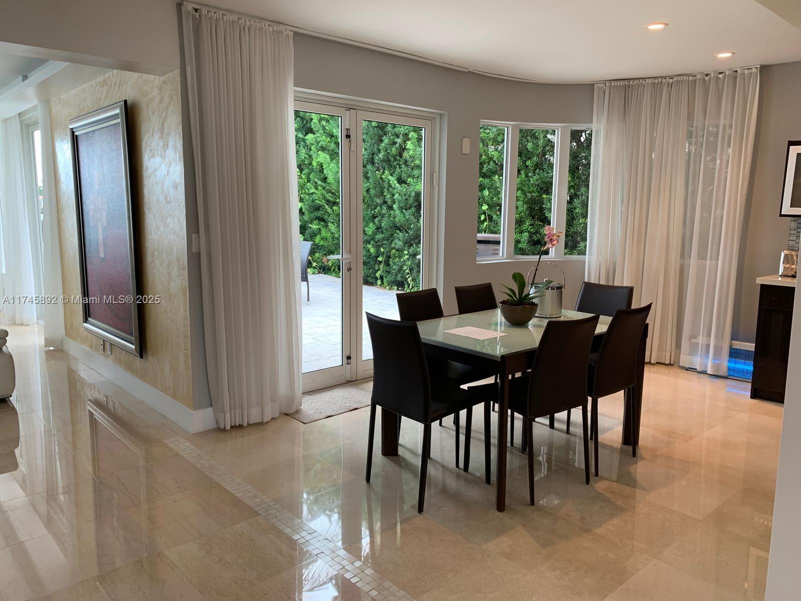 1670 Daytonia Rd Miami Beach, FL 33141