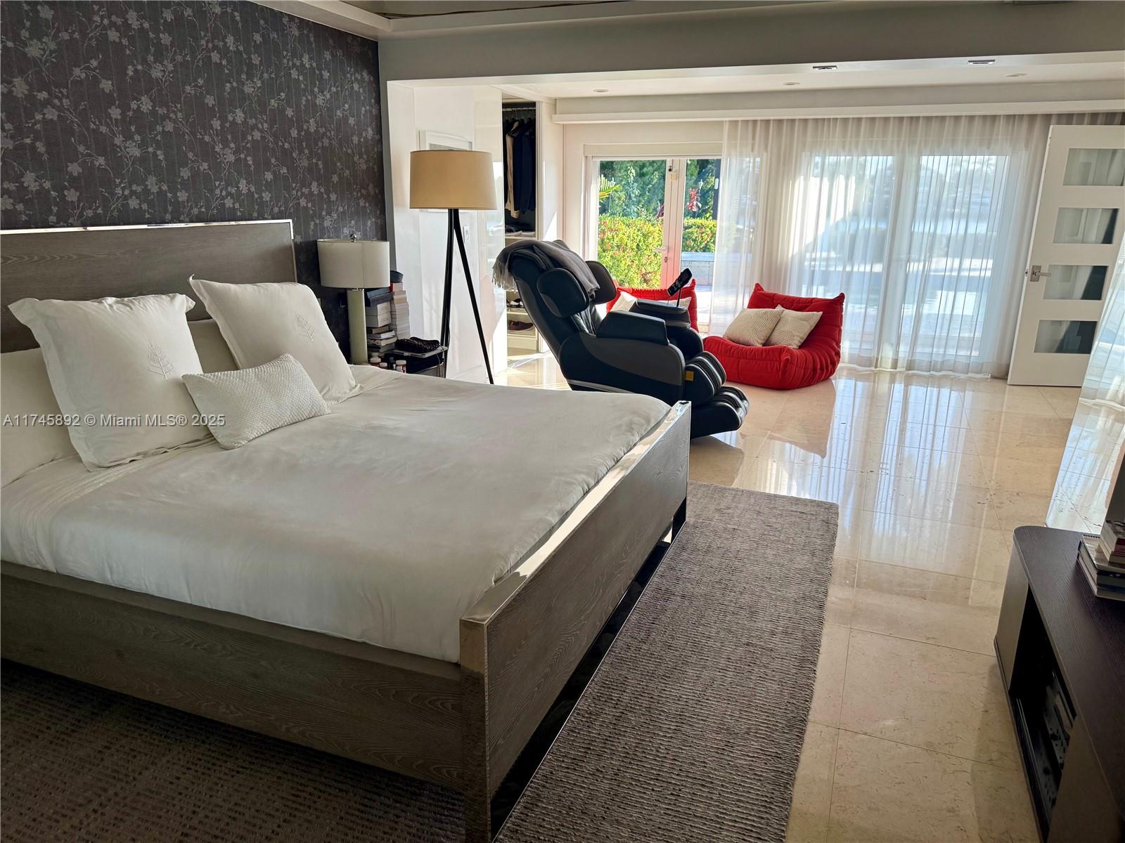 1670 Daytonia Rd Miami Beach, FL 33141