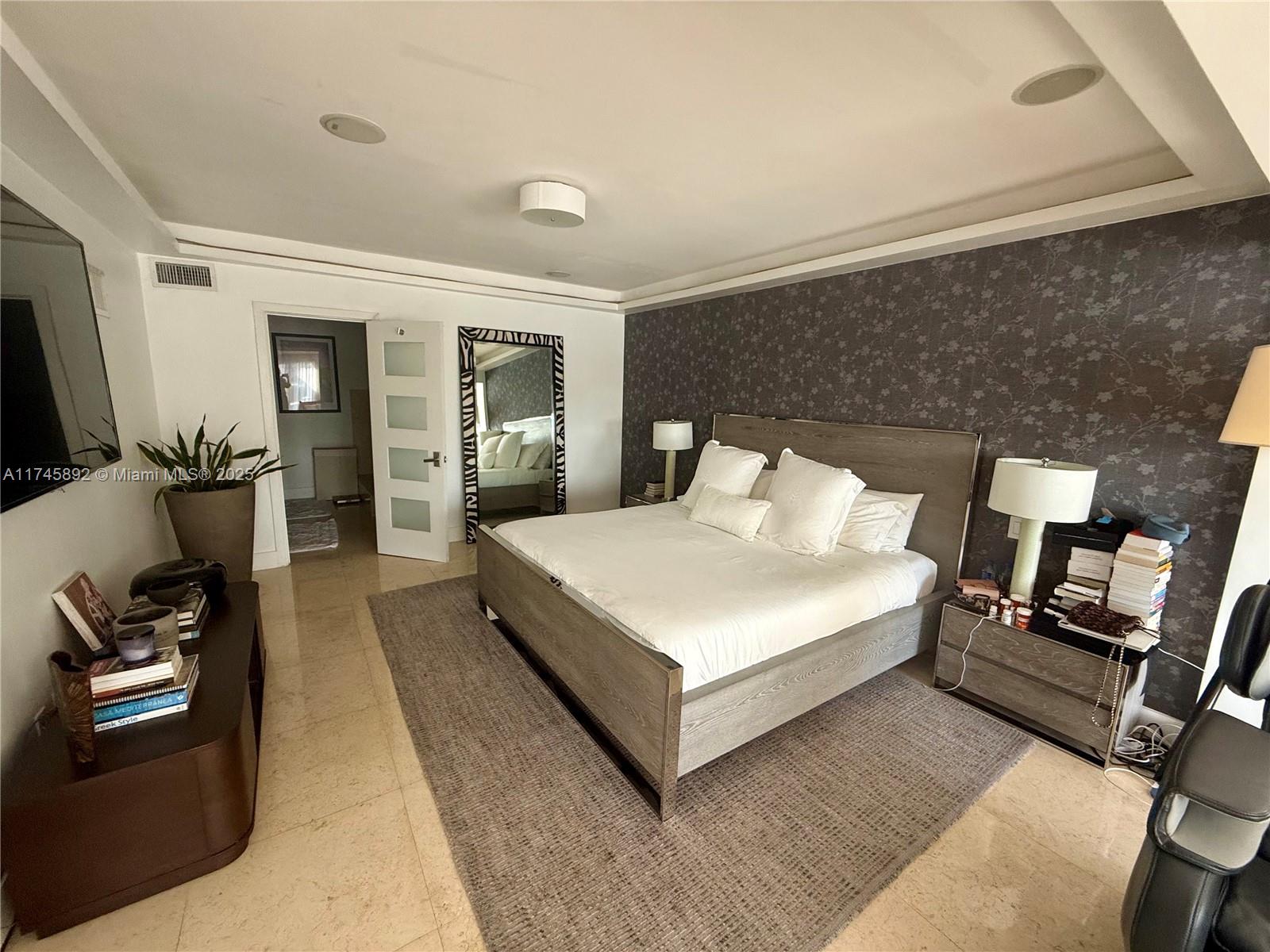 1670 Daytonia Rd Miami Beach, FL 33141