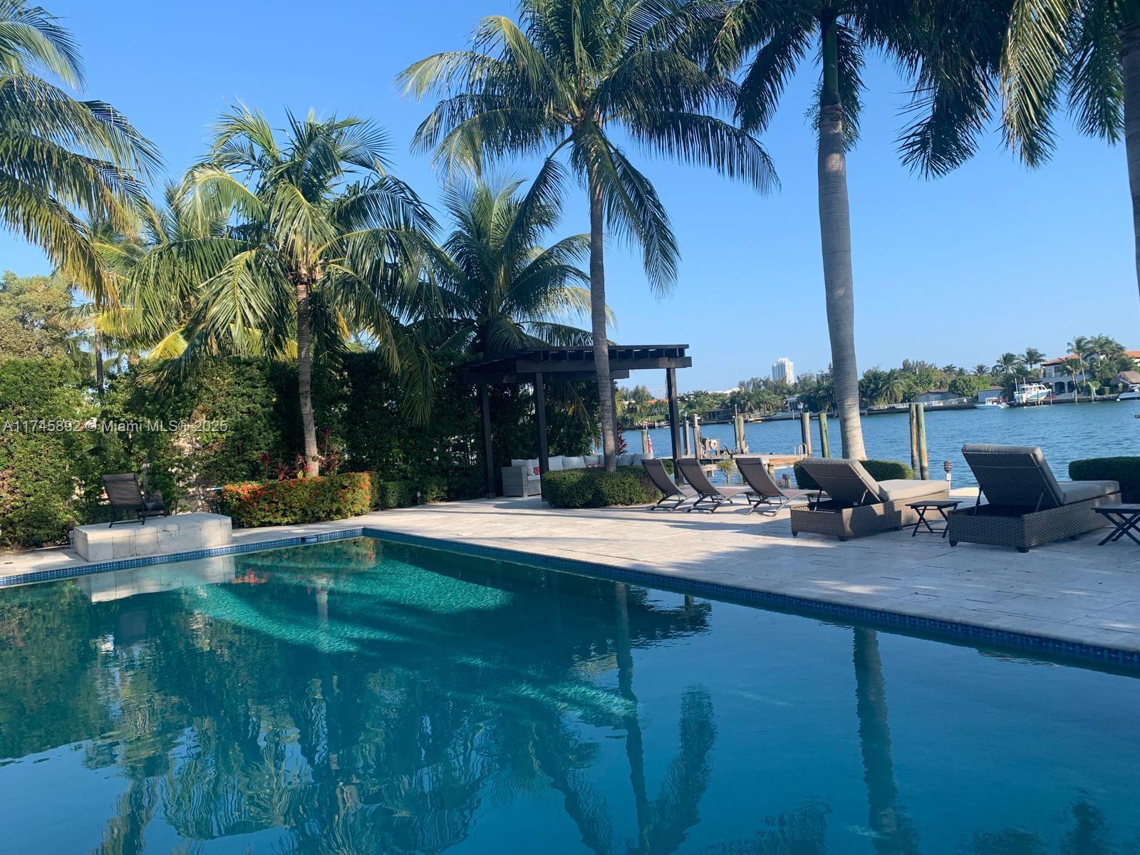 1670 Daytonia Rd Miami Beach, FL 33141