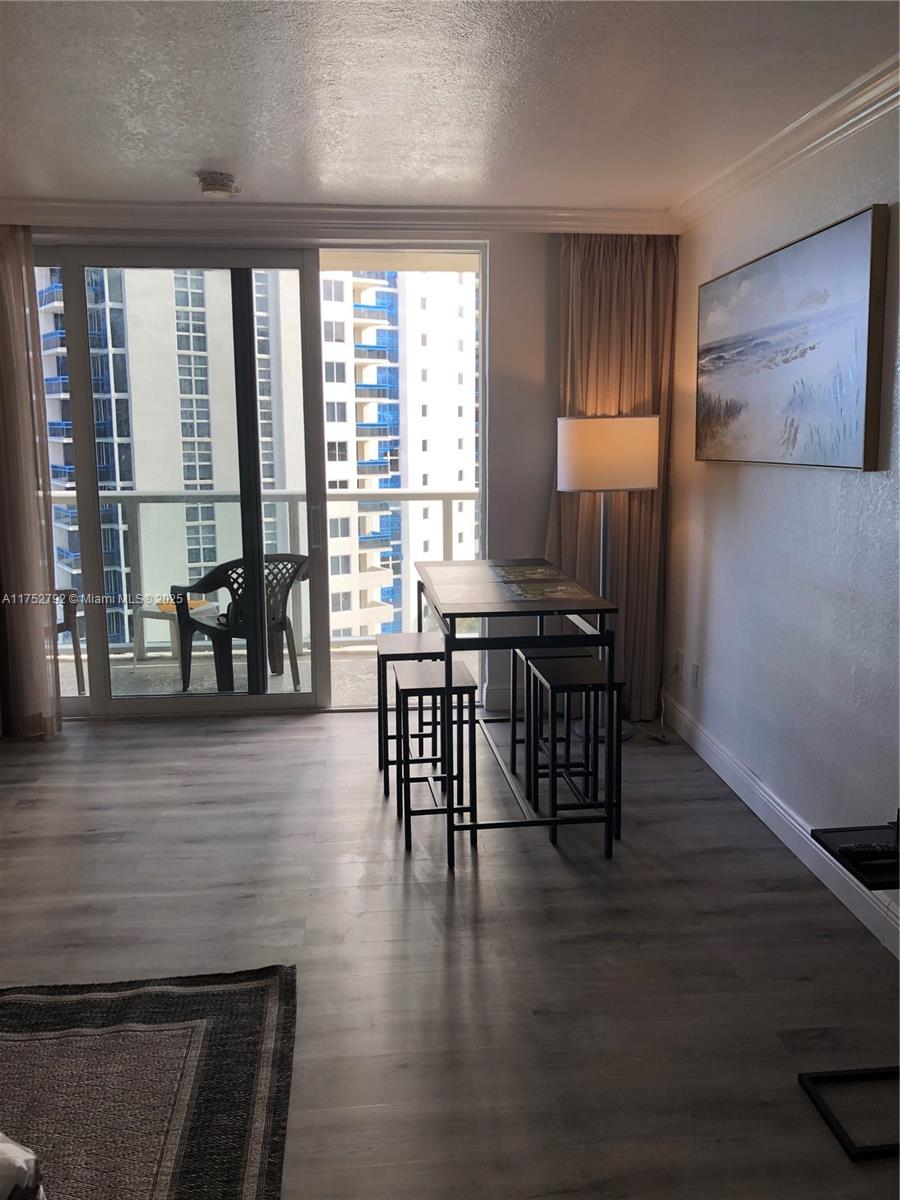 19201 Collins Ave #806