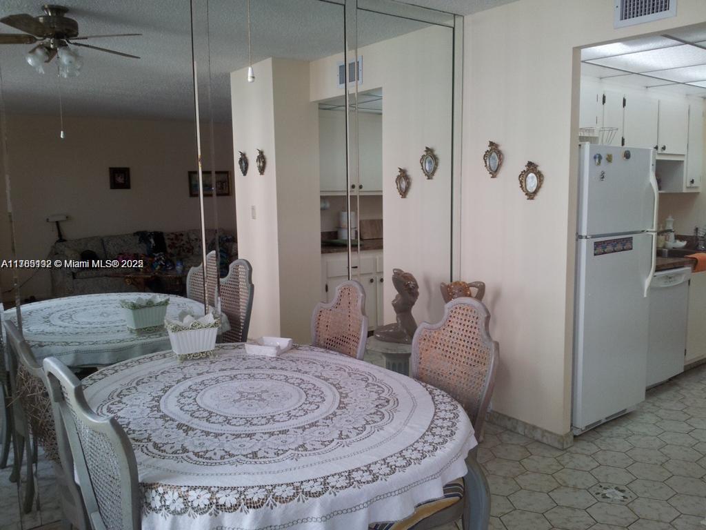image Winston Towers 100 Condo17