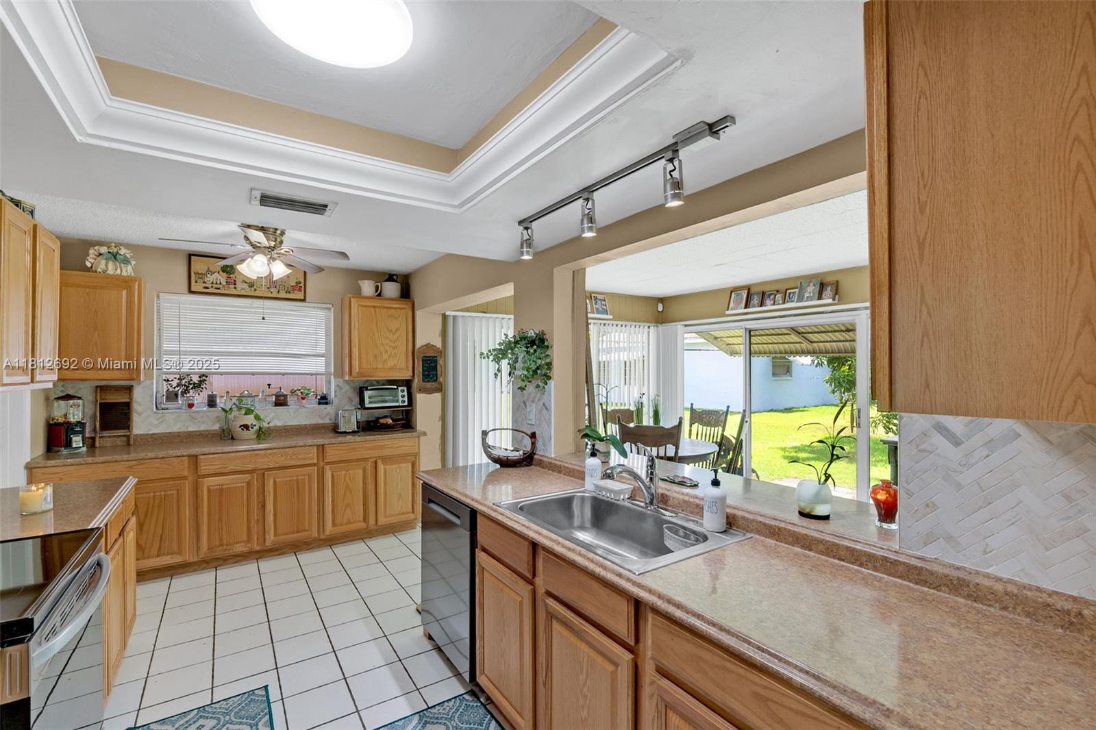 5714 NW 66th Ter,Tamarac, FL 33321