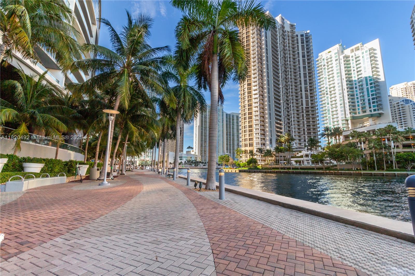 image Icon Brickell Tower 124