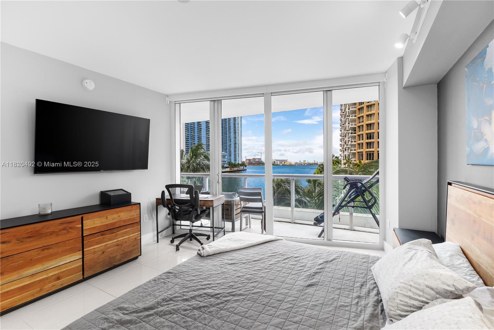 image Icon Brickell Tower 12