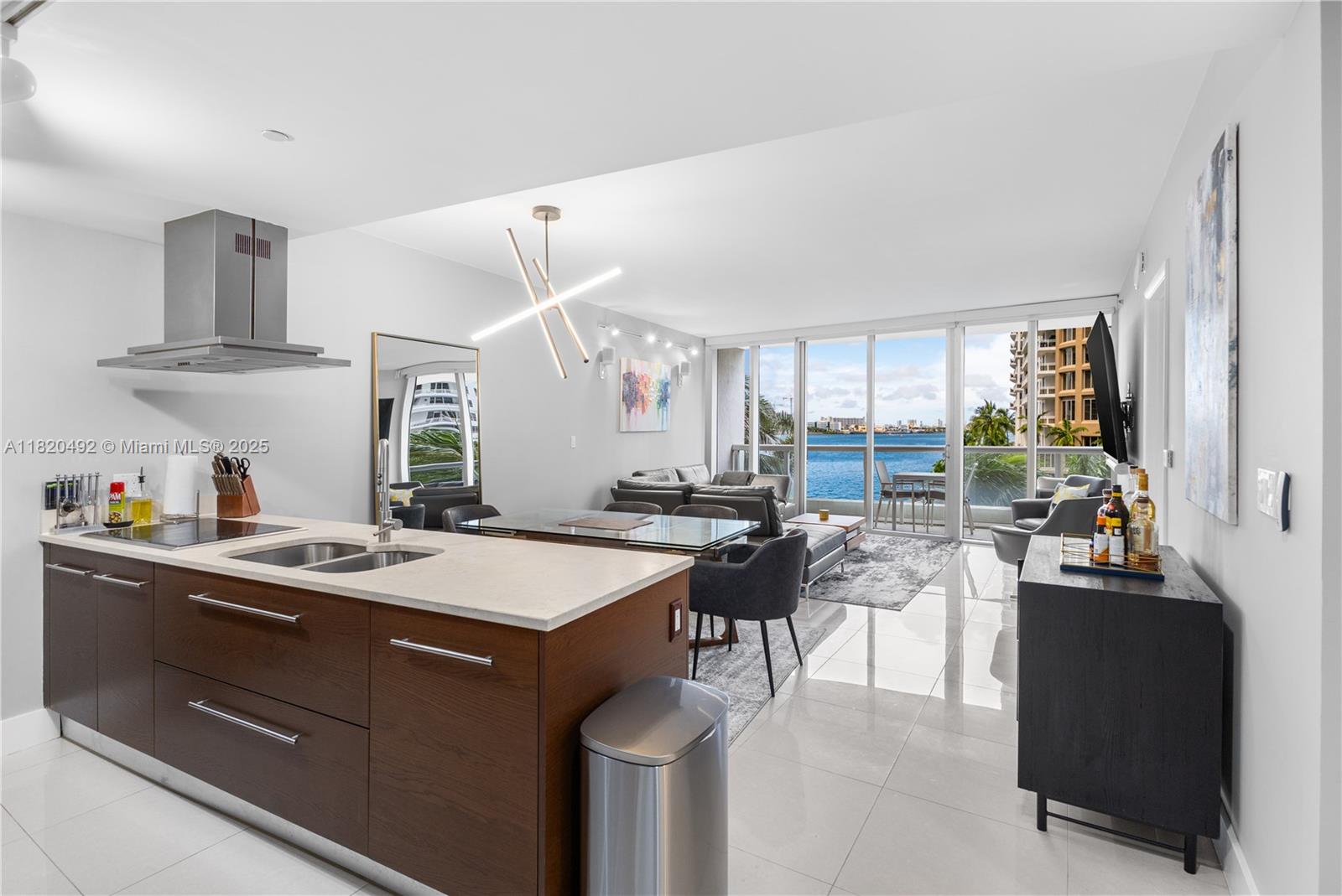 image Icon Brickell Tower 16