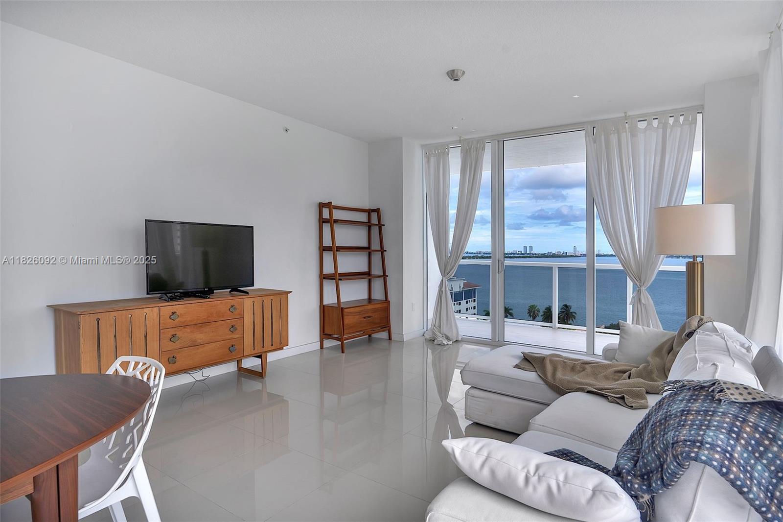 image Bay House35
