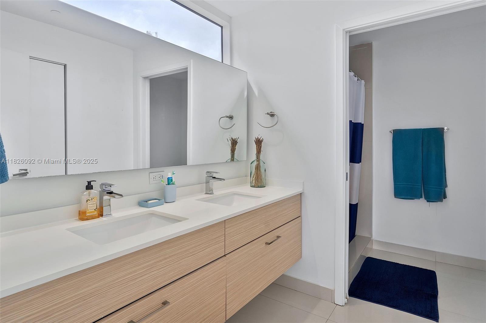 image Bay House40