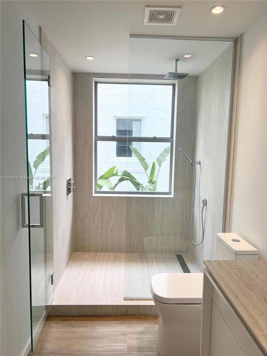 128 NE 46th St #3 Miami, FL 33137