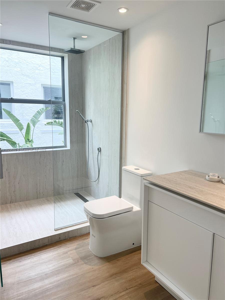 128 NE 46th St #3 Miami, FL 33137