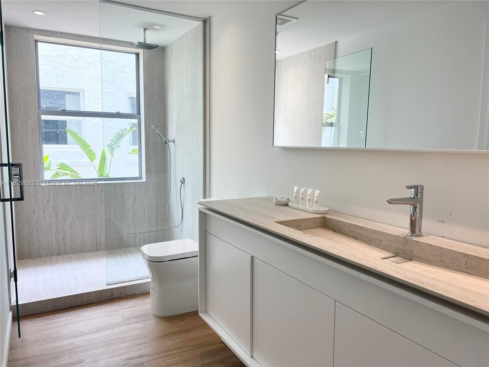 128 NE 46th St #3 Miami, FL 33137