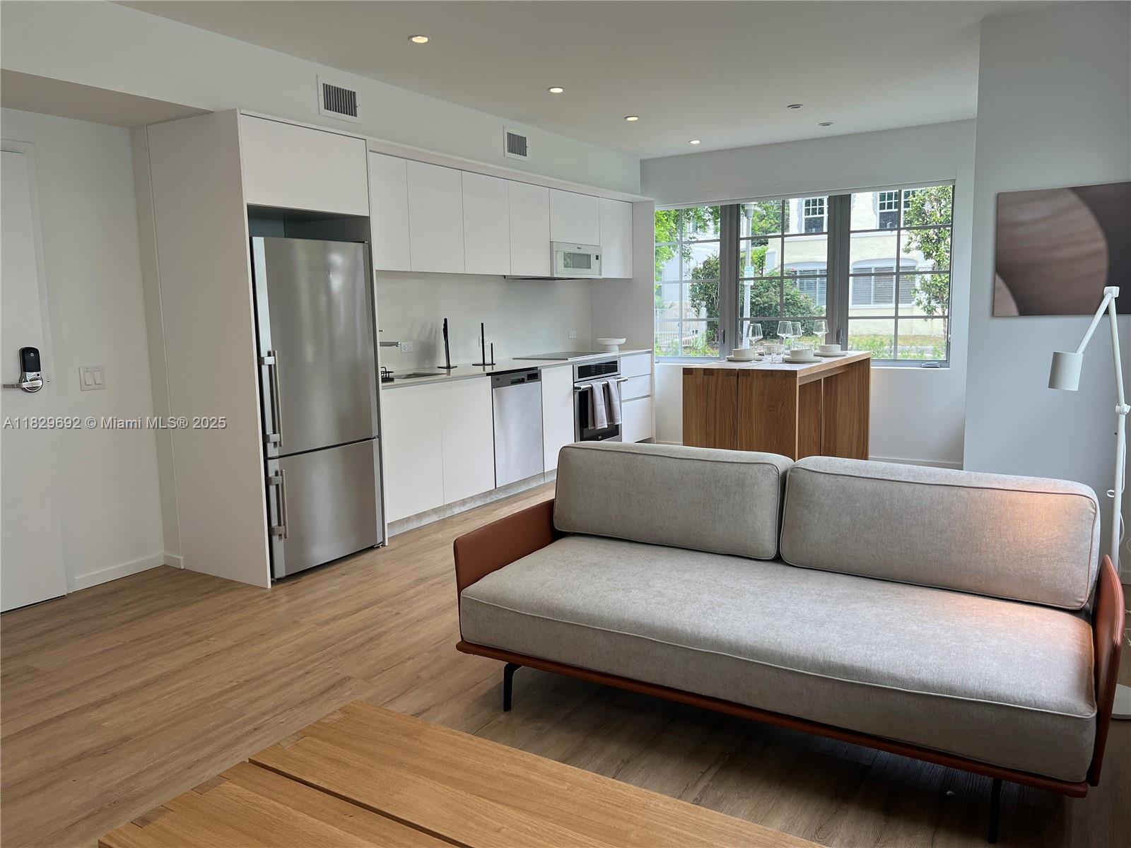 128 NE 46th St #3 Miami, FL 33137