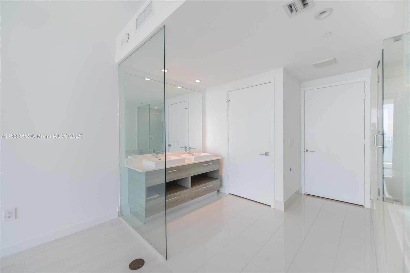 650 NE 32nd St #4301 Miami, FL 33137