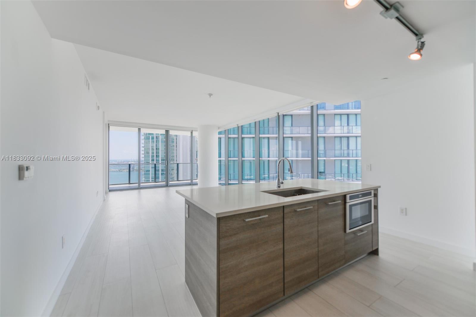 650 NE 32nd St #4301 Miami, FL 33137